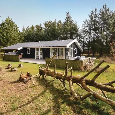 بيت للعطل Four-bedroom In