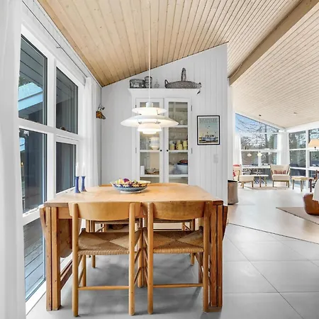 بيت للعطل Four-bedroom In