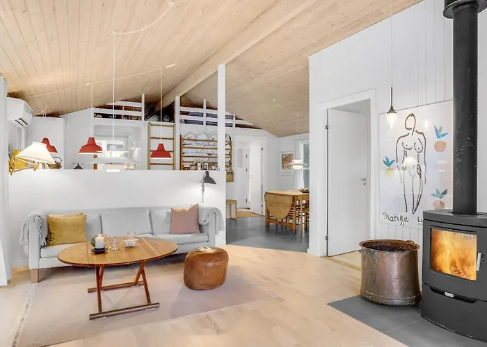 Four-bedroom In بيت للعطل